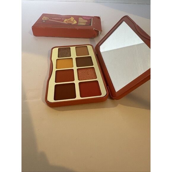 Too Faced LIGHT MY FIRE Eyeshadow Palette - Smells Like Cinnamon Hearts! - Picture 5 of 7